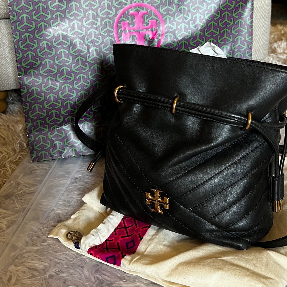 TORY BURCH MED SIZE BLACK CHEVRON BUCKET BAG
